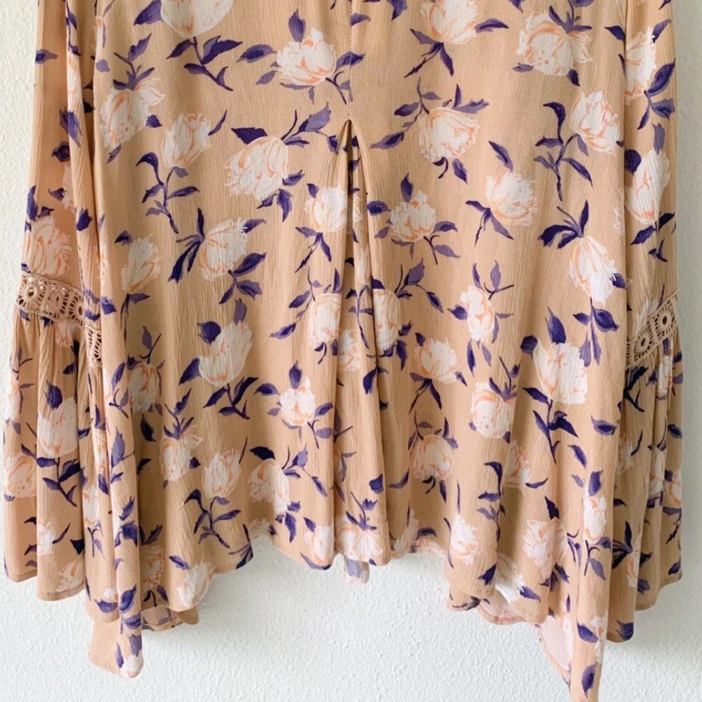 Altar'd State Boho Floral Top Keyhole Front Flare Sleeve Blouse Size Medium - Picture 8 of 14